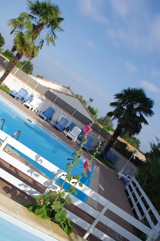 Le Clos Fleuri Hotel Medis Exterior photo